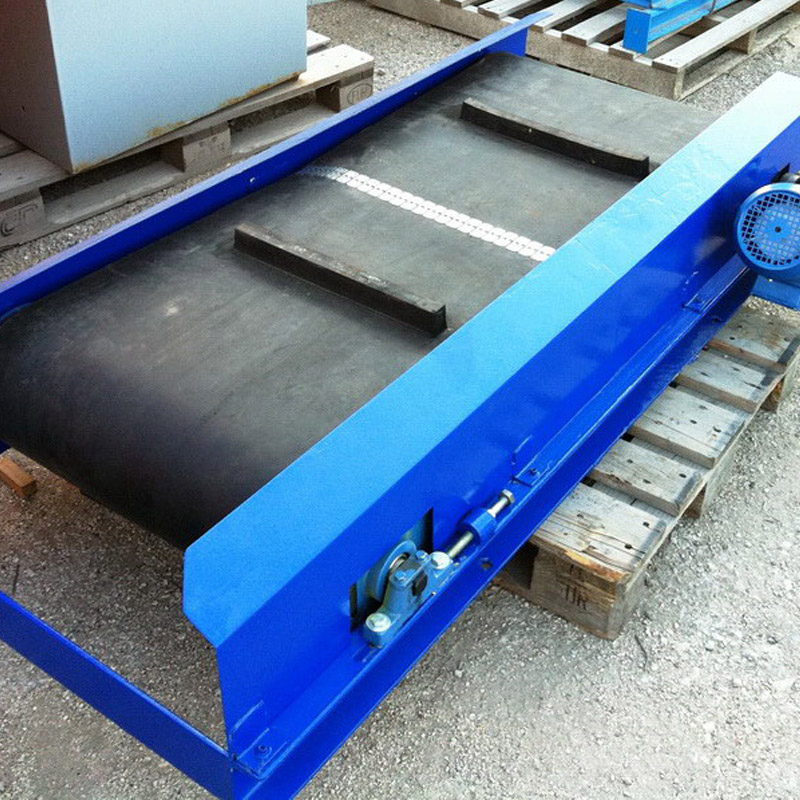 Belt Conveyor with Overband Separator